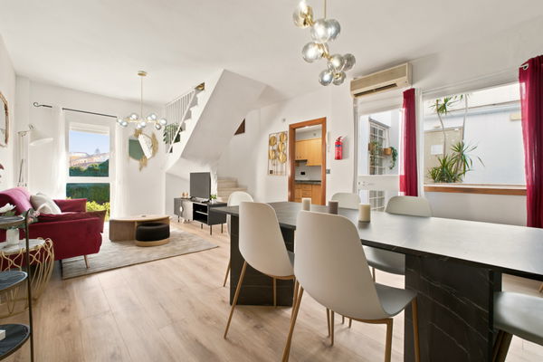 Tranquil Living in the Heart of the City, Duplex in Málaga Historic Centre