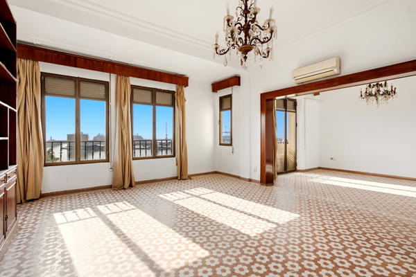 Spacious Apartment with timeless character in Soho, Málaga