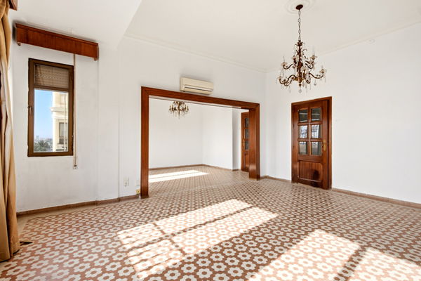 Spacious Apartment with timeless character in Soho, Málaga