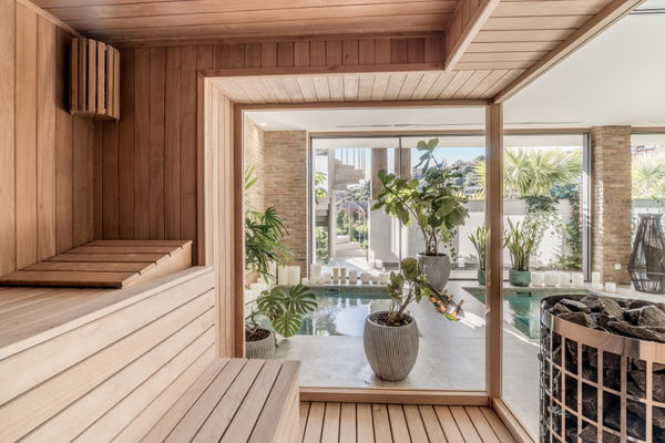 A newly contemporary luxury villa with panoramic sea views in La Quinta, Benahavís