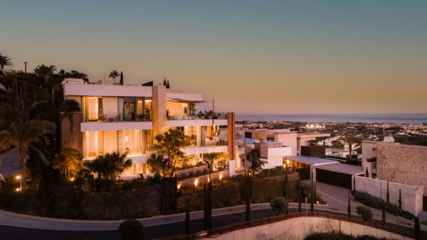 A newly contemporary luxury villa with panoramic sea views in La Quinta, Benahavís