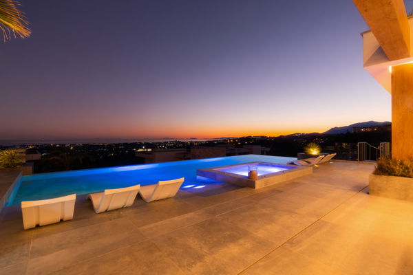 A newly contemporary luxury villa with panoramic sea views in La Quinta, Benahavís