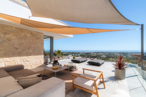 A newly contemporary luxury villa with panoramic sea views in La Quinta, Benahavís