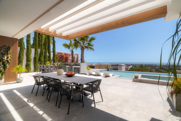 A newly contemporary luxury villa with panoramic sea views in La Quinta, Benahavís