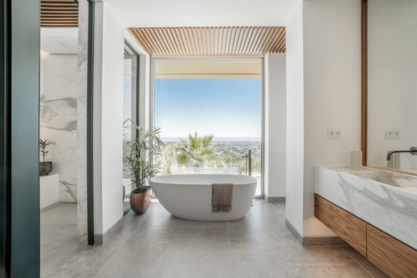 A newly contemporary luxury villa with panoramic sea views in La Quinta, Benahavís