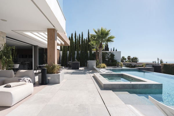 A newly contemporary luxury villa with panoramic sea views in La Quinta, Benahavís
