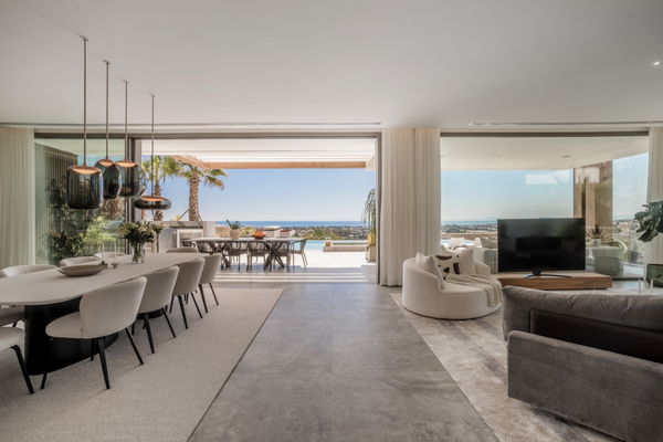 A newly contemporary luxury villa with panoramic sea views in La Quinta, Benahavís