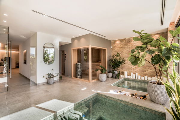 A newly contemporary luxury villa with panoramic sea views in La Quinta, Benahavís