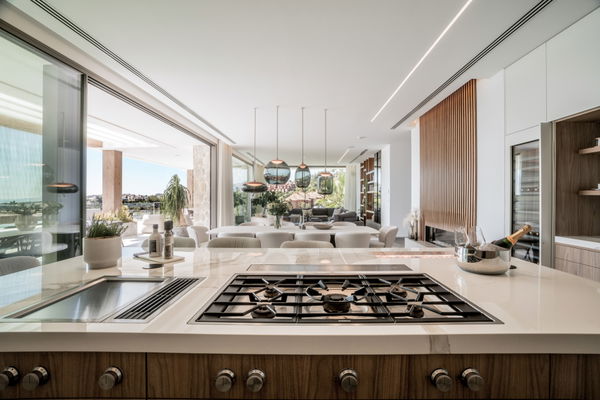 A newly contemporary luxury villa with panoramic sea views in La Quinta, Benahavís