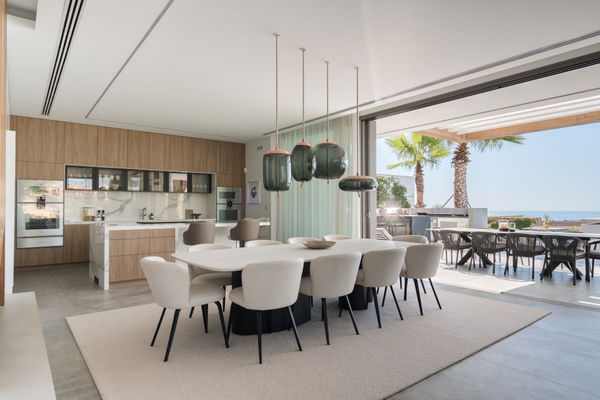 A newly contemporary luxury villa with panoramic sea views in La Quinta, Benahavís