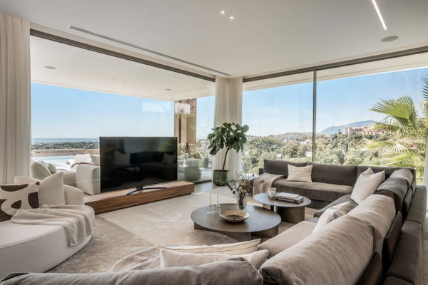 A newly contemporary luxury villa with panoramic sea views in La Quinta, Benahavís