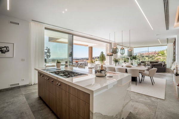 A newly contemporary luxury villa with panoramic sea views in La Quinta, Benahavís