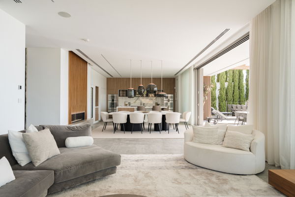 A newly contemporary luxury villa with panoramic sea views in La Quinta, Benahavís