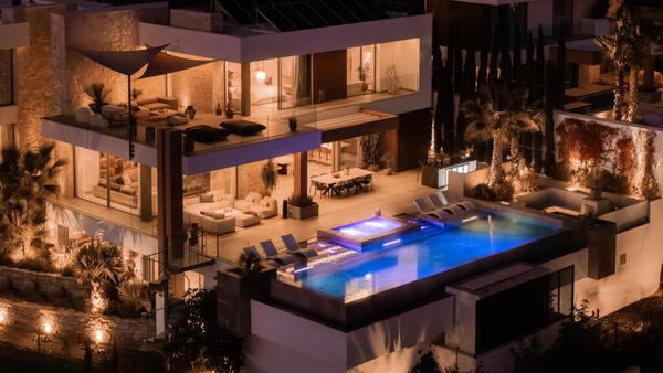 A newly contemporary luxury villa with panoramic sea views in La Quinta, Benahavís