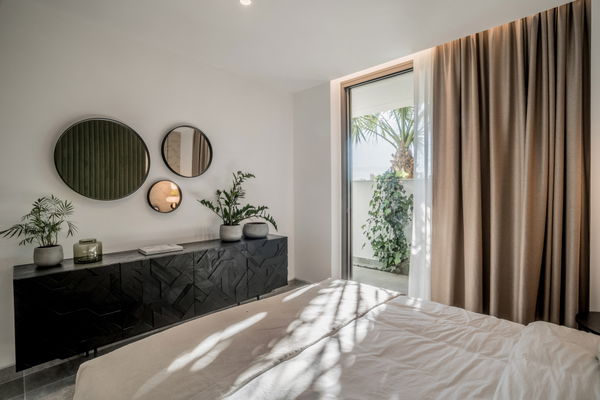 A newly contemporary luxury villa with panoramic sea views in La Quinta, Benahavís