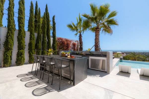 A newly contemporary luxury villa with panoramic sea views in La Quinta, Benahavís