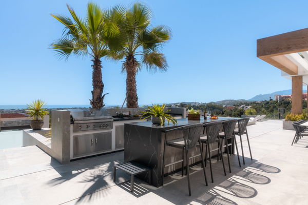 A newly contemporary luxury villa with panoramic sea views in La Quinta, Benahavís