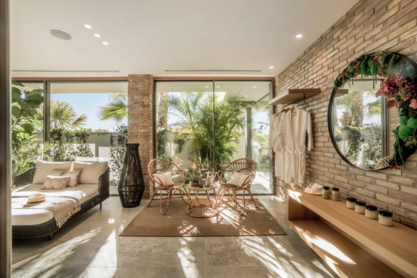 A newly contemporary luxury villa with panoramic sea views in La Quinta, Benahavís
