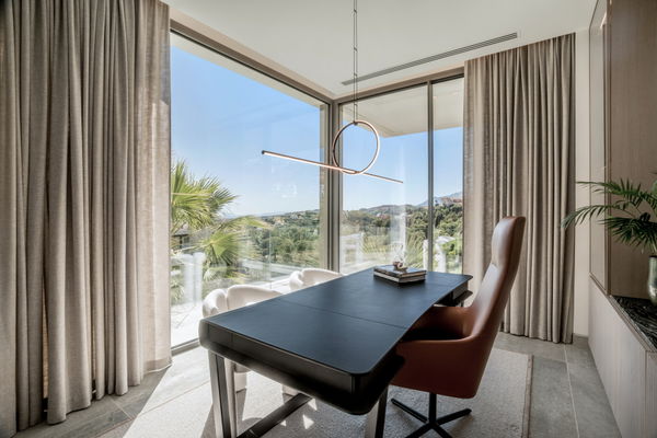 A newly contemporary luxury villa with panoramic sea views in La Quinta, Benahavís