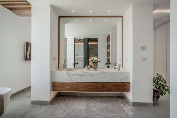 A newly contemporary luxury villa with panoramic sea views in La Quinta, Benahavís