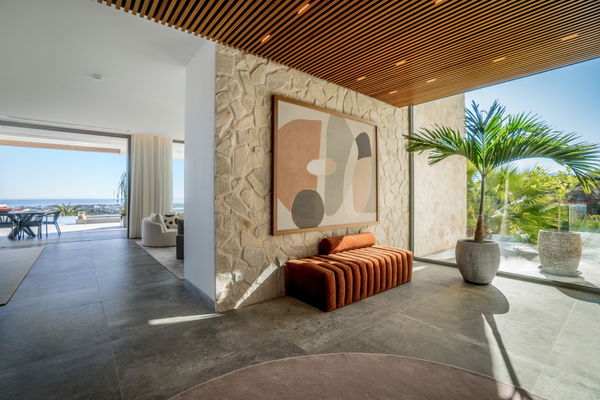 A newly contemporary luxury villa with panoramic sea views in La Quinta, Benahavís