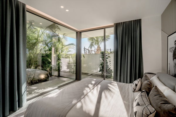 A newly contemporary luxury villa with panoramic sea views in La Quinta, Benahavís