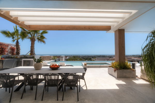 A newly contemporary luxury villa with panoramic sea views in La Quinta, Benahavís