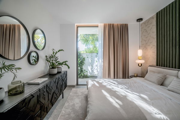 A newly contemporary luxury villa with panoramic sea views in La Quinta, Benahavís
