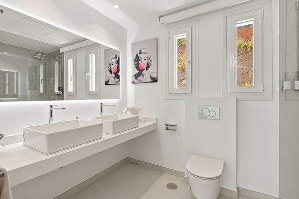 A contemporary villa in La Mairena, Marbella East