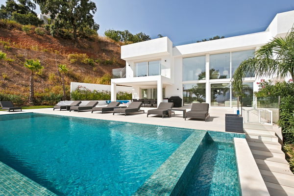 A contemporary villa in La Mairena, Marbella East