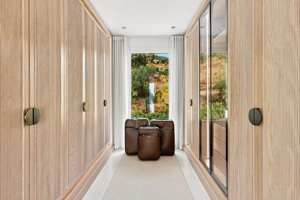 A contemporary villa in La Mairena, Marbella East