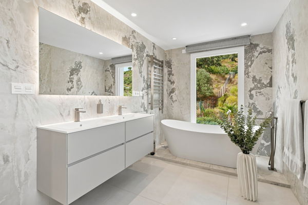 A contemporary villa in La Mairena, Marbella East