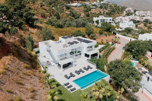 A contemporary villa in La Mairena, Marbella East