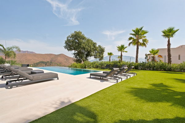 A contemporary villa in La Mairena, Marbella East