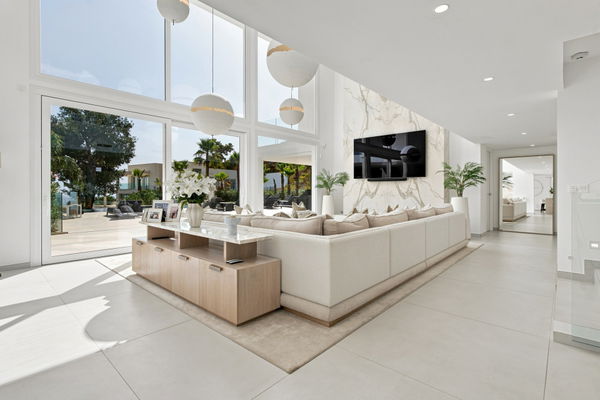 A contemporary villa in La Mairena, Marbella East