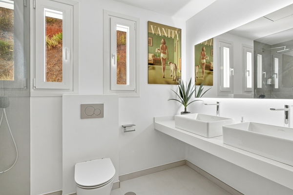 A contemporary villa in La Mairena, Marbella East