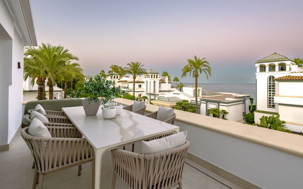Impressive penthouse in Dominion beach with direct sea access, New Golden Mile, Estepona
