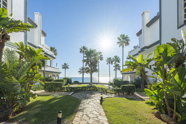 Impressive penthouse in Dominion beach with direct sea access, New Golden Mile, Estepona