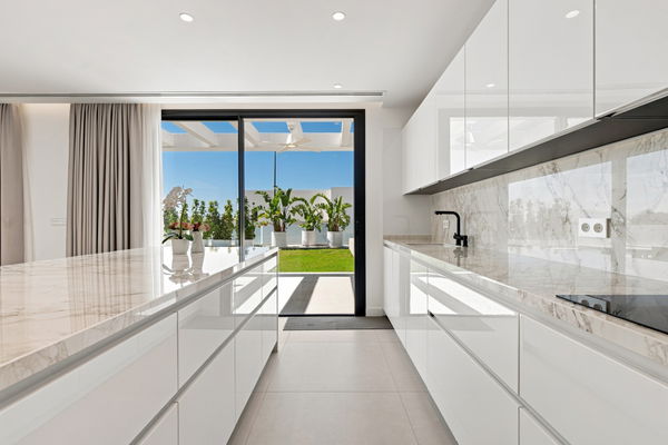 Contemporary Villa with Sea Views in El Limonar, Málaga Este