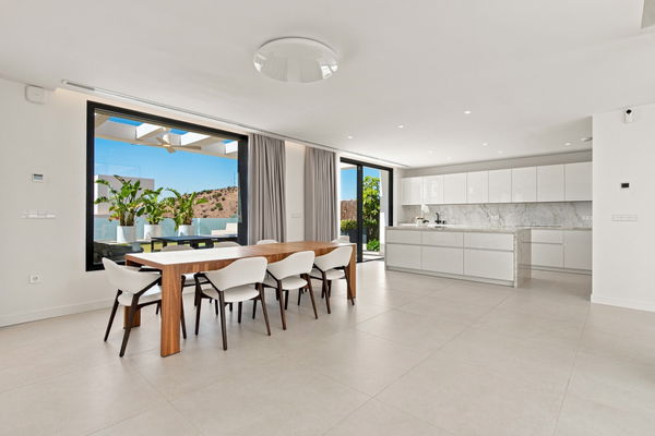 Contemporary Villa with Sea Views in El Limonar, Málaga Este
