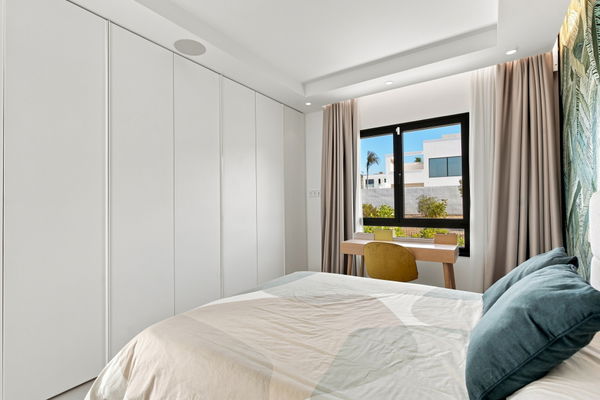 Contemporary Villa with Sea Views in El Limonar, Málaga Este