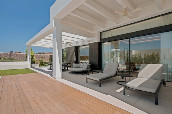 Contemporary Villa with Sea Views in El Limonar, Málaga Este