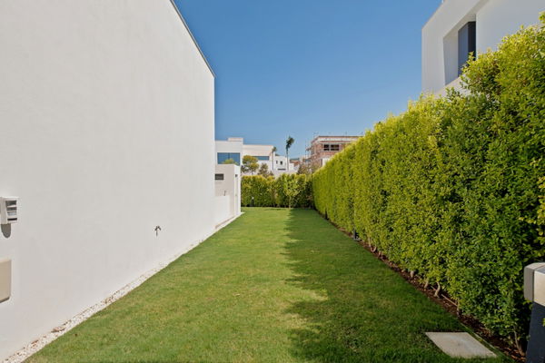 Contemporary Villa with Sea Views in El Limonar, Málaga Este
