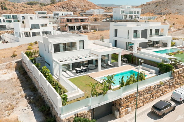 Contemporary Villa with Sea Views in El Limonar, Málaga Este