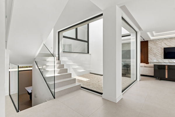 Contemporary Villa with Sea Views in El Limonar, Málaga Este
