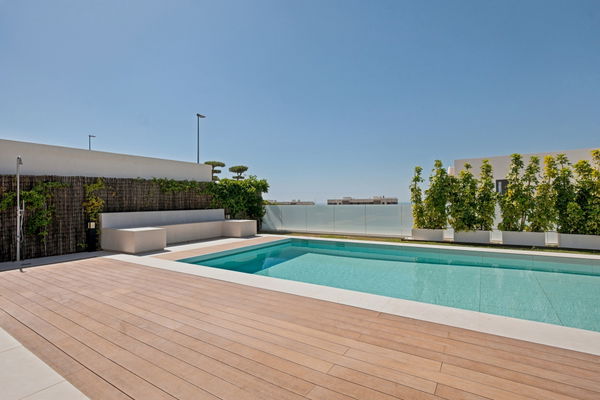 Contemporary Villa with Sea Views in El Limonar, Málaga Este