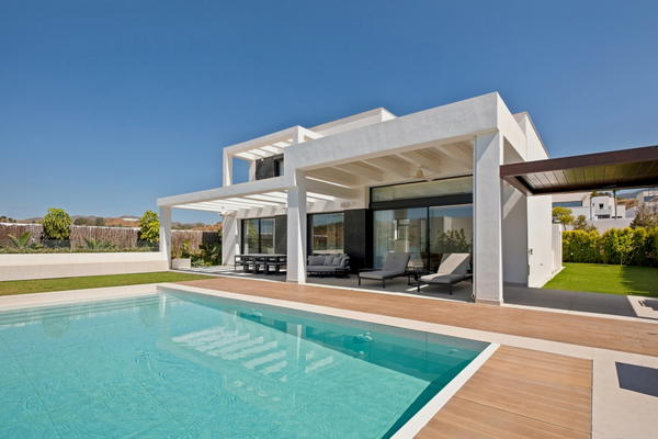Contemporary Villa with Sea Views in El Limonar, Málaga Este