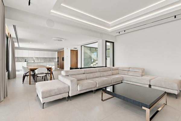 Contemporary Villa with Sea Views in El Limonar, Málaga Este