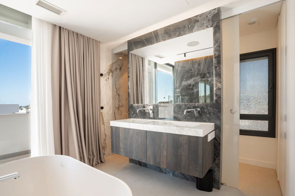 Contemporary Villa with Sea Views in El Limonar, Málaga Este
