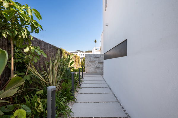 Contemporary Villa with Sea Views in El Limonar, Málaga Este
